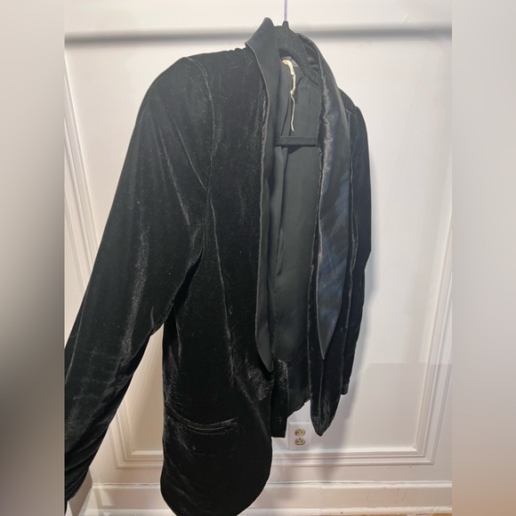 SOFT BLACK HOLIDAY BLAZER // WILLOW AND CLAY // size media 🖤 - Picture 3 of 7